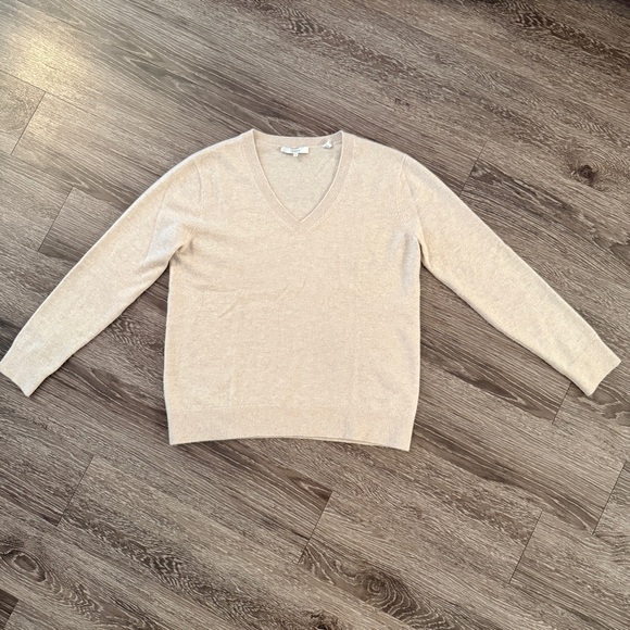 Vince Cashmere V Neck Sweater - Picture 1 of 9